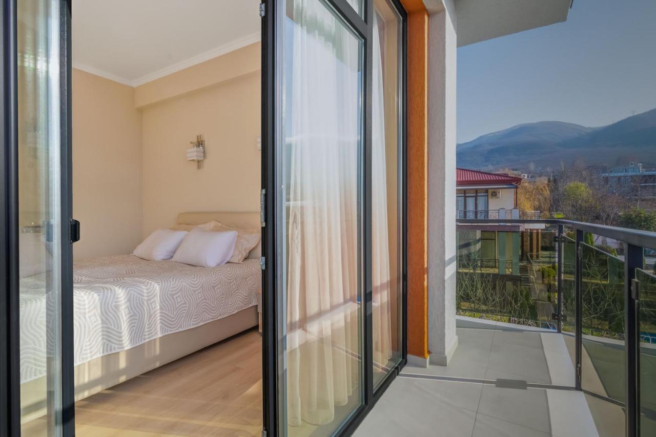 Hotel Alexandria Saguramo Exterior photo